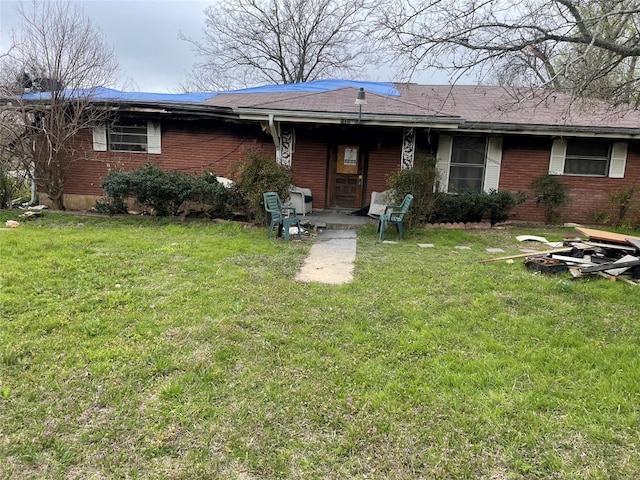 view of front of property with a front yard