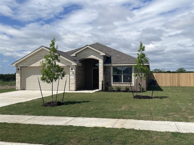 view of front facade with a garage and a front yard