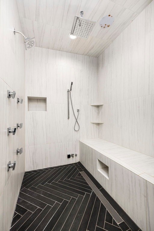 bathroom featuring a tile shower