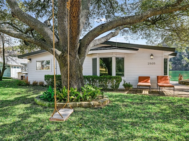 back of house featuring a yard