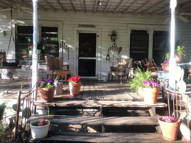 entrance to property featuring a porch