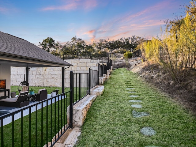 view of yard at dusk