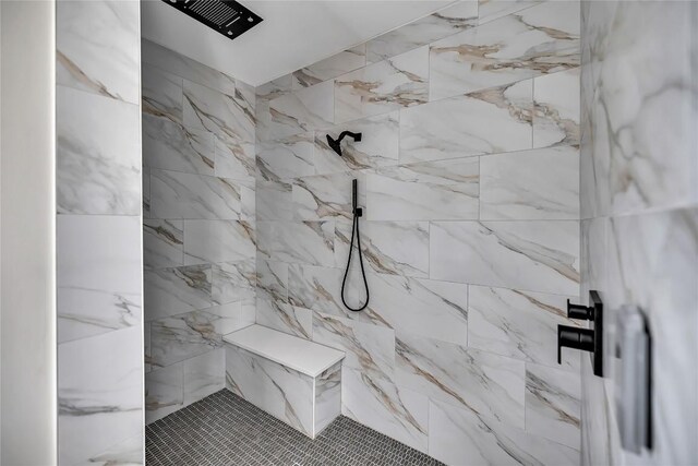 bathroom featuring a tile shower