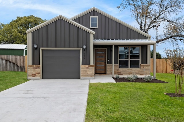 view of front facade featuring a front lawn and a garage