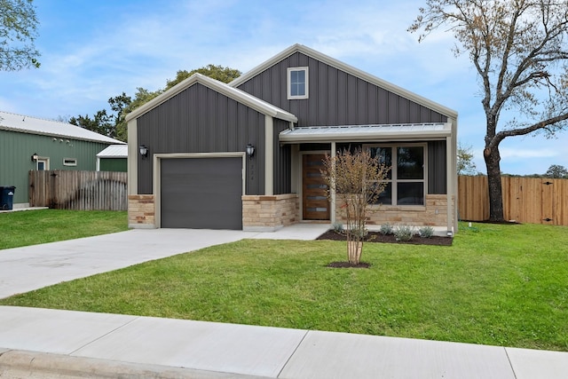 view of front facade featuring a front lawn and a garage