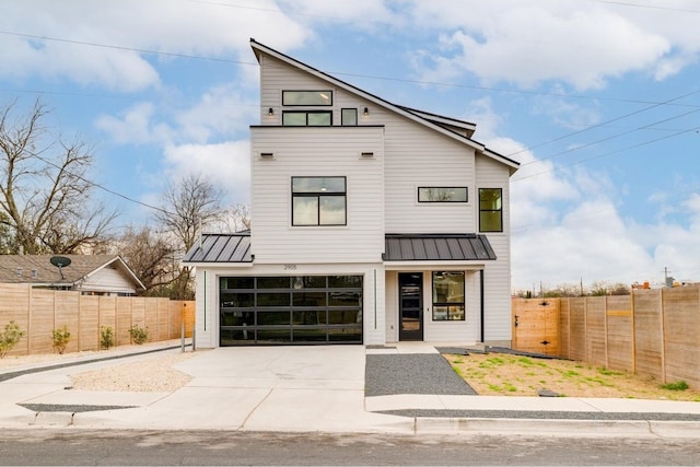 view of front facade featuring a garage