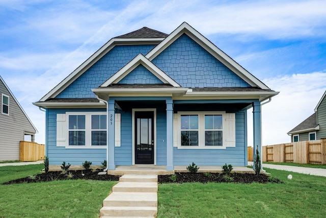 view of front of house featuring a front yard