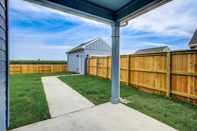 view of yard with a patio