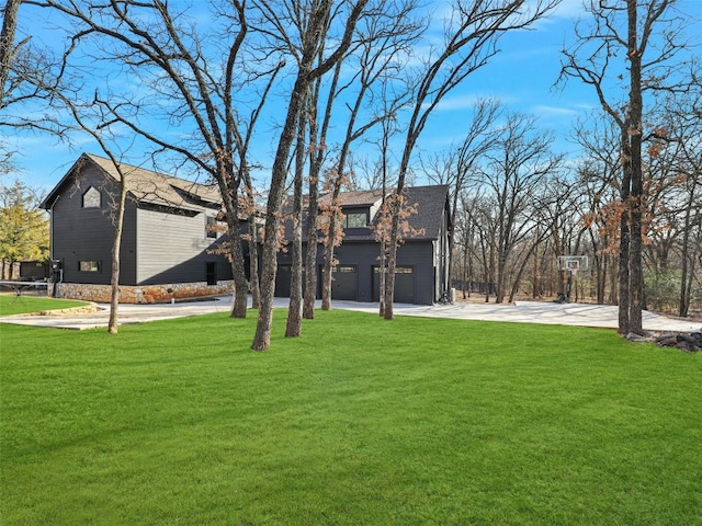 exterior space featuring a front yard