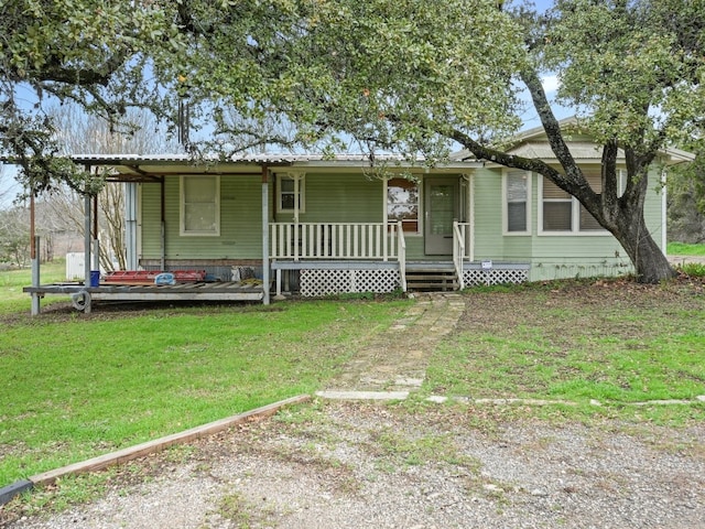 view of front facade with covered porch and a front lawn