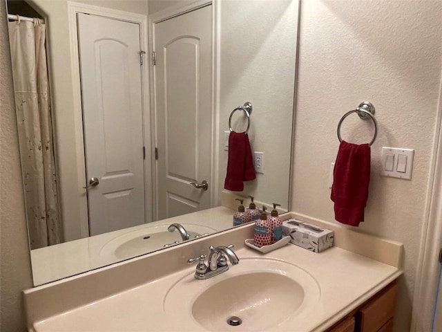 bathroom featuring sink