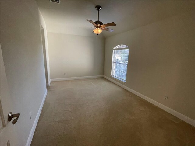 carpeted empty room featuring ceiling fan