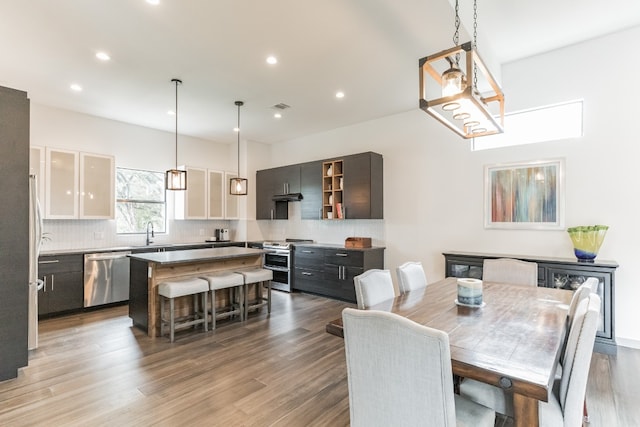 dining space featuring hardwood / wood-style floors, a notable chandelier, and sink