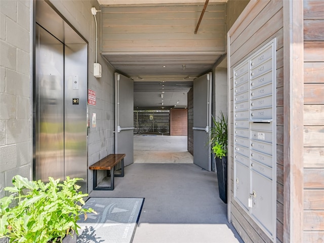 property entrance with elevator