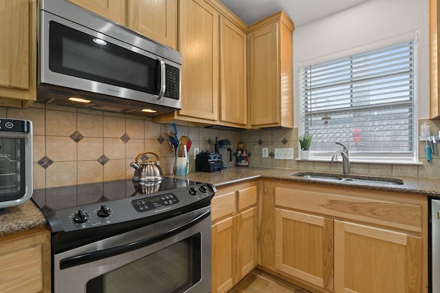 kitchen featuring tasteful backsplash, appliances with stainless steel finishes, and sink