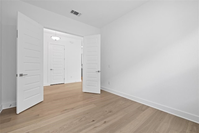 unfurnished bedroom featuring light hardwood / wood-style floors and a closet