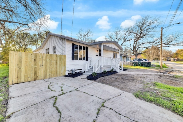 view of front of property