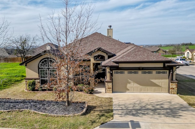 view of front of home featuring a front lawn and a garage