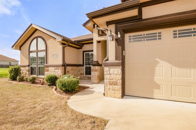 property entrance featuring a lawn