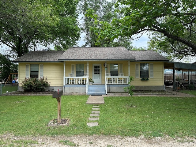 view of front facade featuring a porch and a front lawn