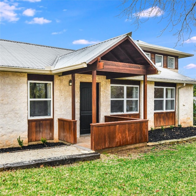 view of front of house with a front yard