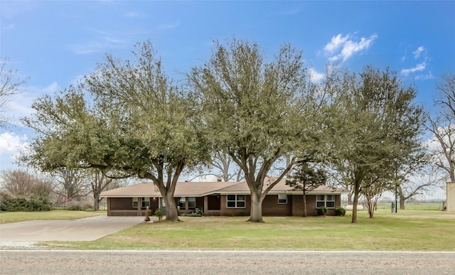 view of front of house with a front yard