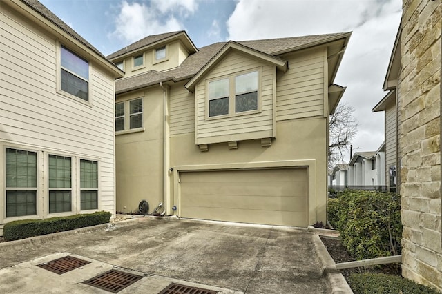 view of front facade featuring a garage