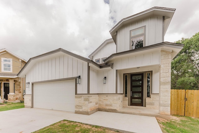 view of front facade featuring a garage