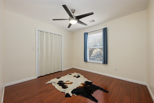 spare room featuring dark hardwood / wood-style floors and ceiling fan