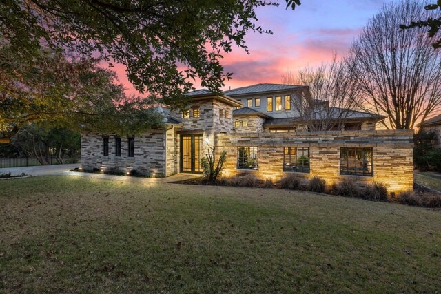 view of front of home featuring a yard