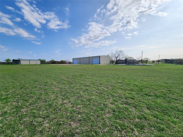 view of yard featuring an outdoor structure and a garage