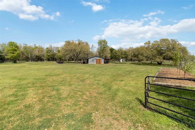 view of yard featuring a rural view