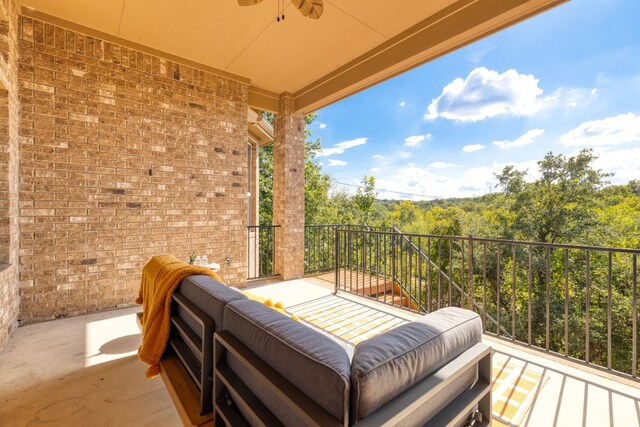 balcony featuring ceiling fan