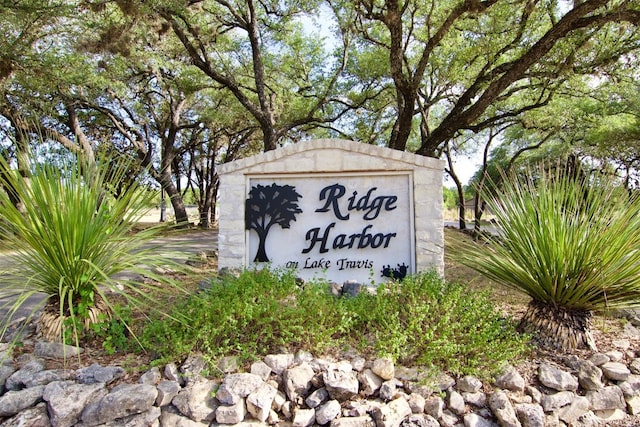 view of community / neighborhood sign