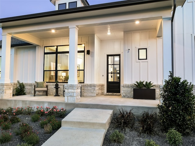 property entrance featuring a porch