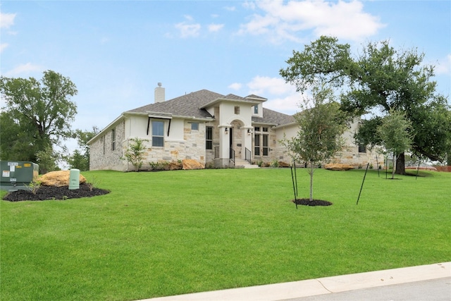 view of front of home featuring a front yard