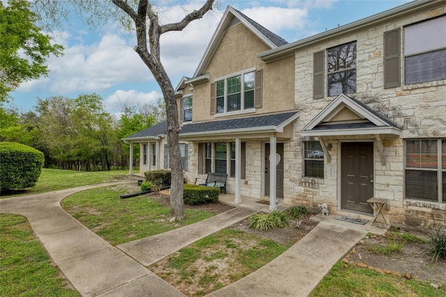 view of front of home featuring a front lawn