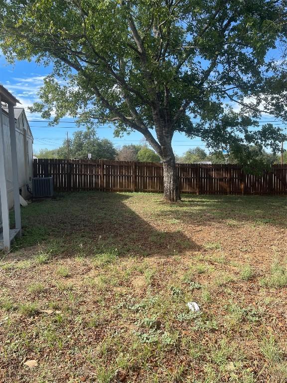 view of yard featuring cooling unit