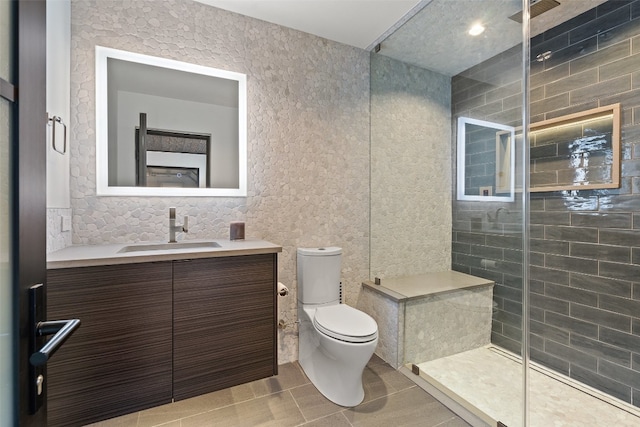 bathroom with tile floors, tasteful backsplash, a shower with shower door, large vanity, and toilet