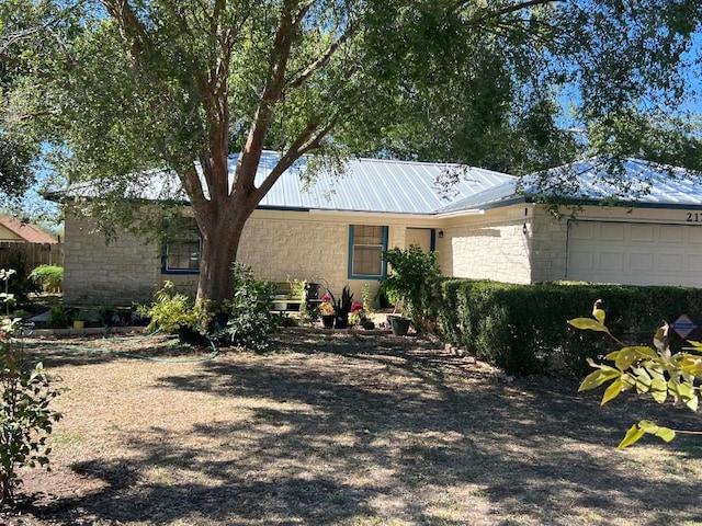 view of front facade featuring a garage