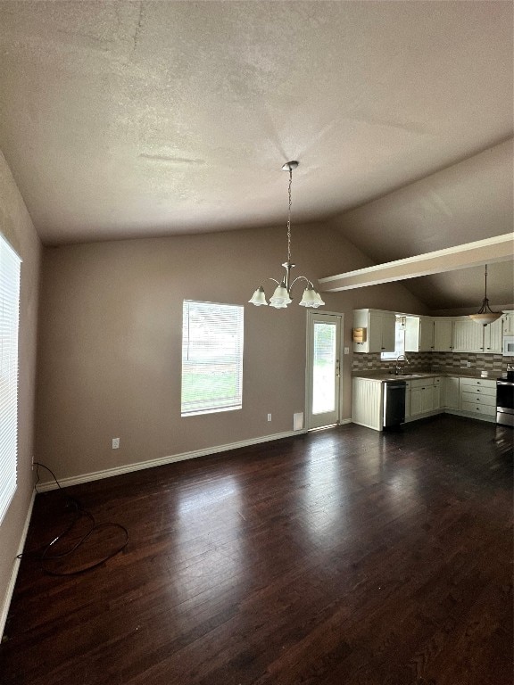 unfurnished living room with an inviting chandelier, a textured ceiling, dark wood-type flooring, lofted ceiling, and sink