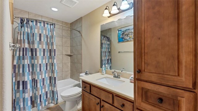 188 Zindler Ln, Paige, TX 78659 - full bathroom featuring shower / tub combo, toilet, and vanity