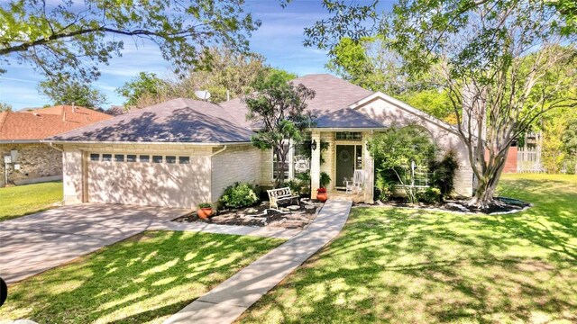 view of front facade featuring a garage and a front yard