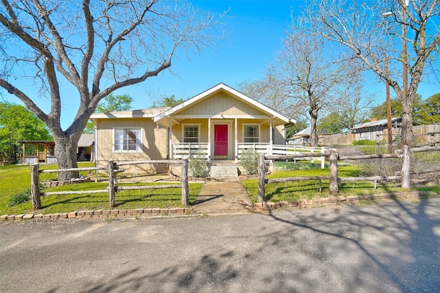 view of front of property with a porch and a front lawn