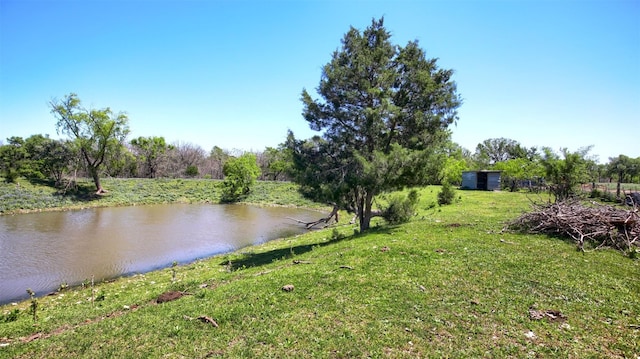 view of yard featuring a water view