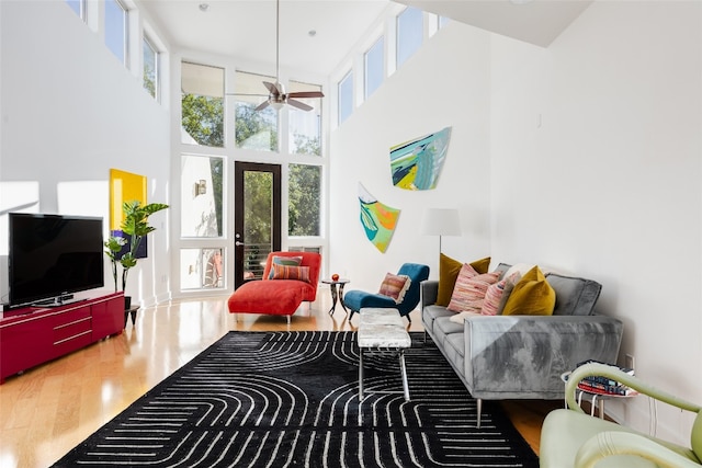 sunroom featuring vaulted ceiling and ceiling fan