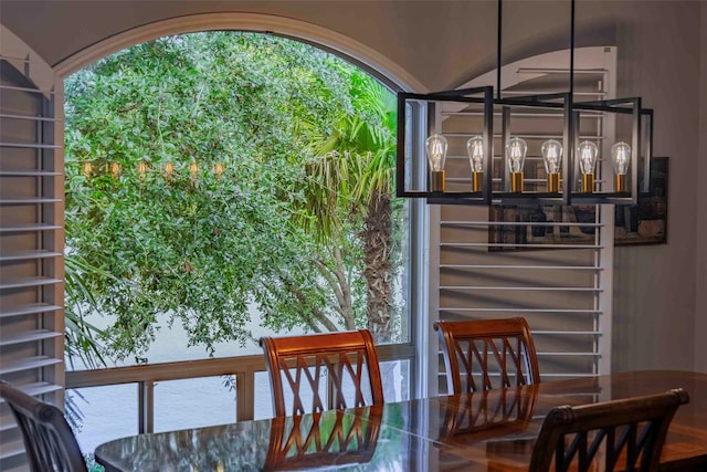 dining area with vaulted ceiling