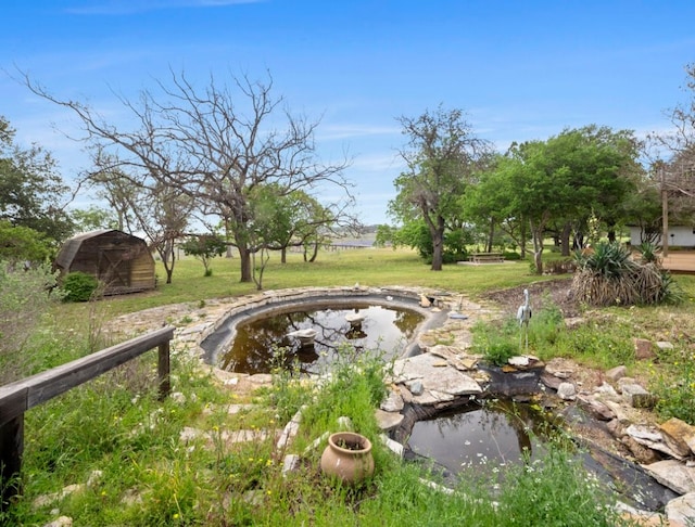 view of yard with an outdoor structure