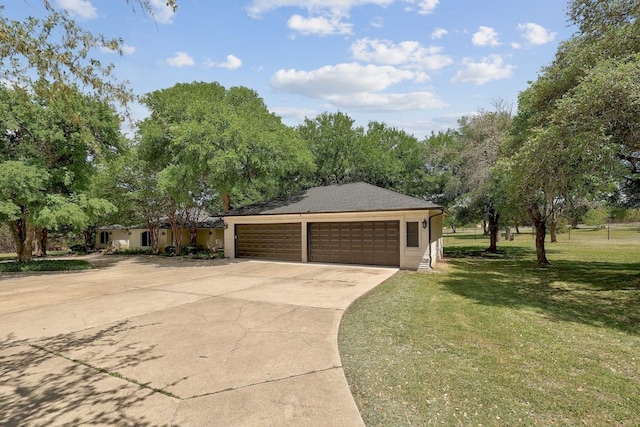 view of front facade featuring a front lawn and a garage