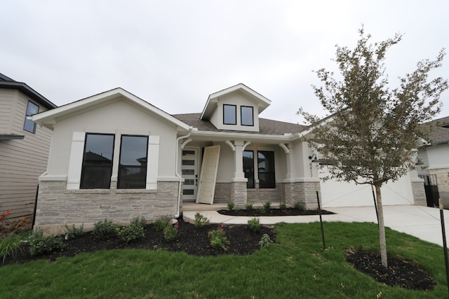 view of front of house with a front lawn